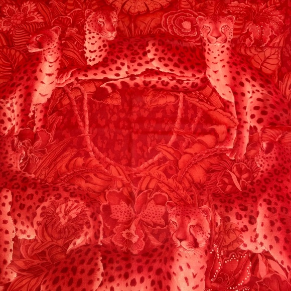 •Salvatore Ferragamo Signed Red 100% Silk Animal Graphic Scarf Made In Italy - Picture 5 of 14